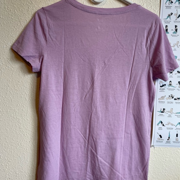 NWOT Lilac v-neck t-shirt. - Picture 2 of 4